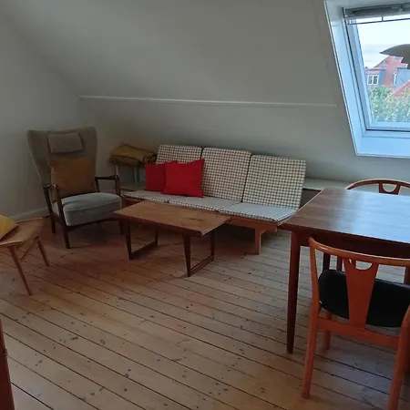 3 V Taglejlighed I Byggeforeningshus I Roligt Kvarter